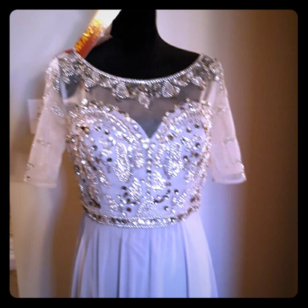 🎉HP🎉💜PRICE FIRM💜NWT MayQueen Couture silver formal dress